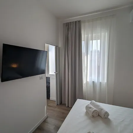 Catullo Near The Airport Apartman *